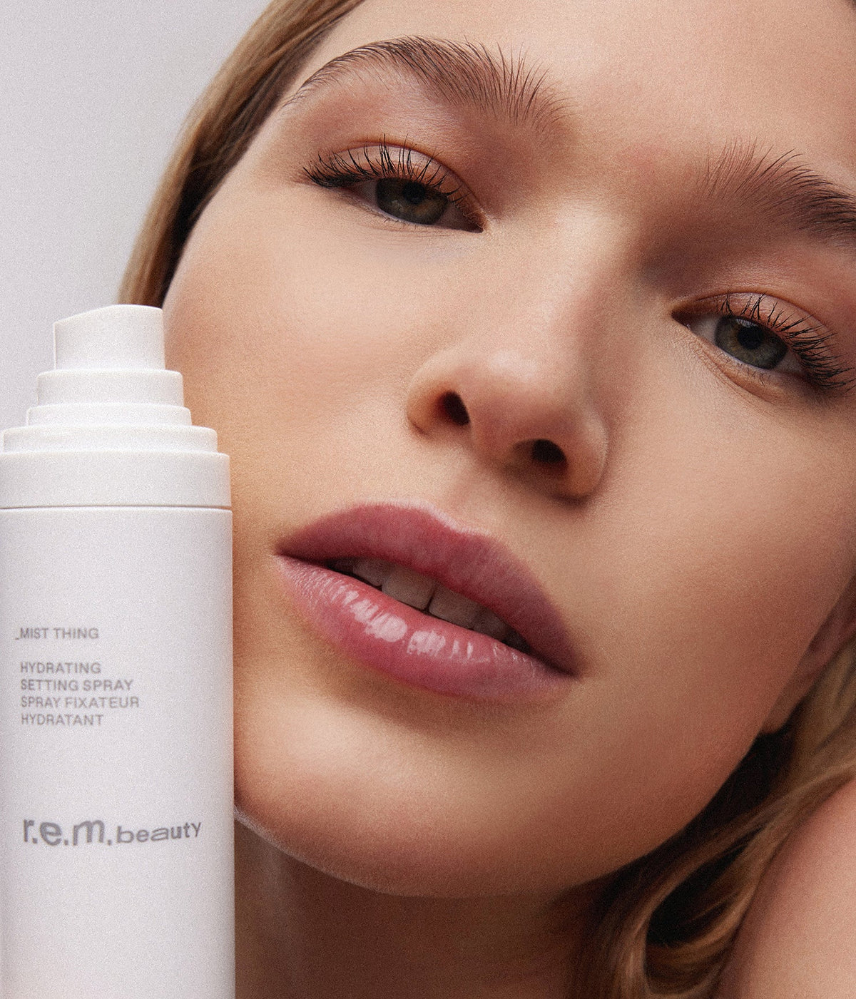 r.e.m. beauty Mist Thing Setting Spray
