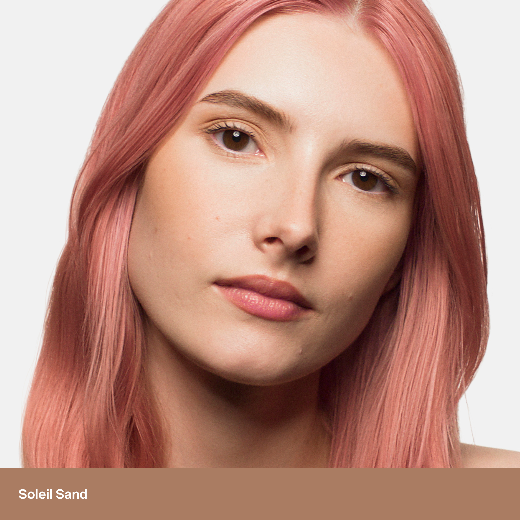 Haus Labs Power Sculpt Velvet Bronzer aangebracht in Soleil Sand Fair