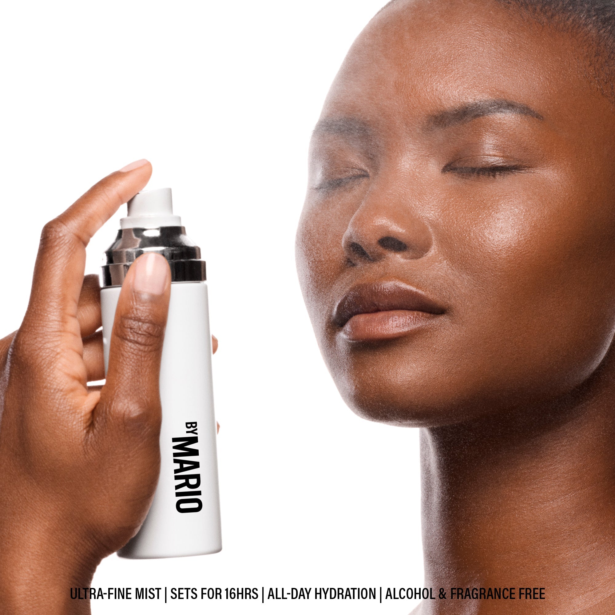 MAKEUP BY MARIO SurrealSkin Soft Setting Spray in gebruik